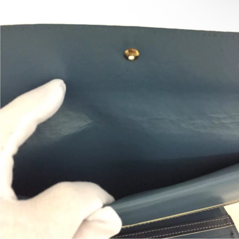 RARE Louis Vuitton Suhali Porte Tresor
International Leather Trifold
Wallet - Picture 7 of 8